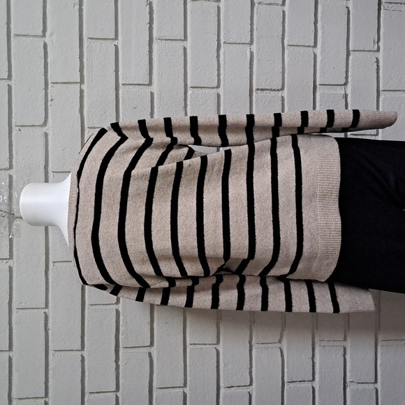 Belle Tan/Black Striped Criss Cross V-Neck Sweater. Size Large NWT - Picture 6 of 11